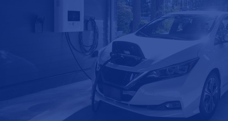 充電中の電気自動車